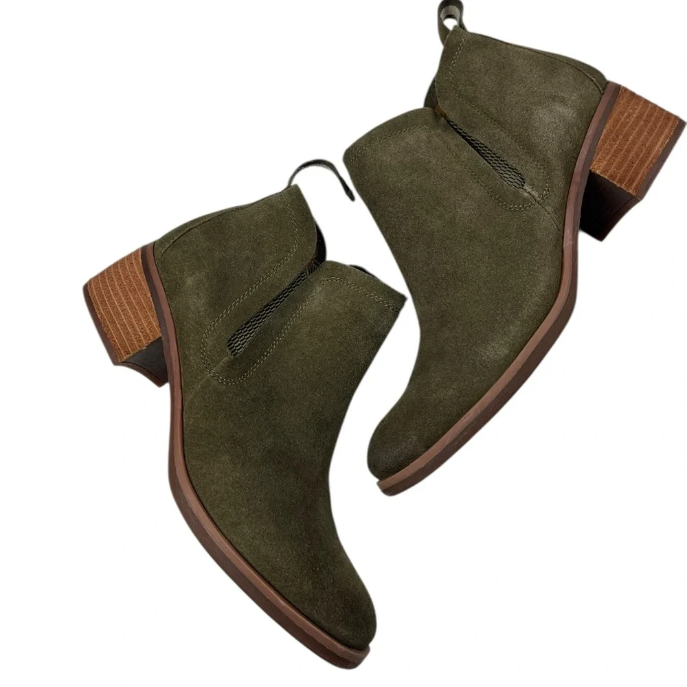 KORKS Olive Green Suede Ankle Booties Size 7 Small Flaws Cowgirl Cottagecore